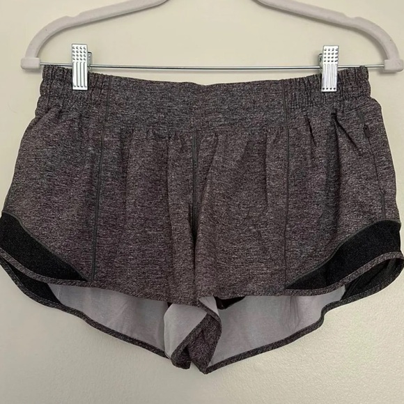 Lululemon Hotty Hot Short 2.5" size 10 - Picture 4 of 6
